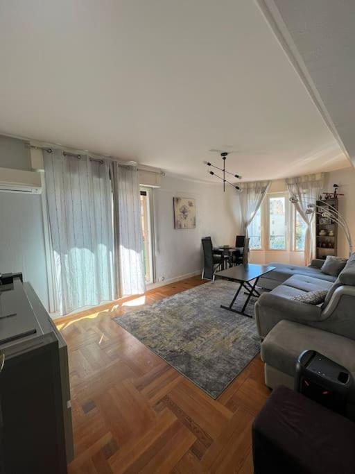 Charming Flat In Heart Of